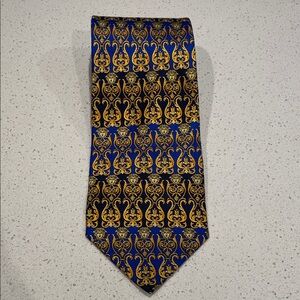 Gianni Versace - Fine Italian Silk, made in Italy.